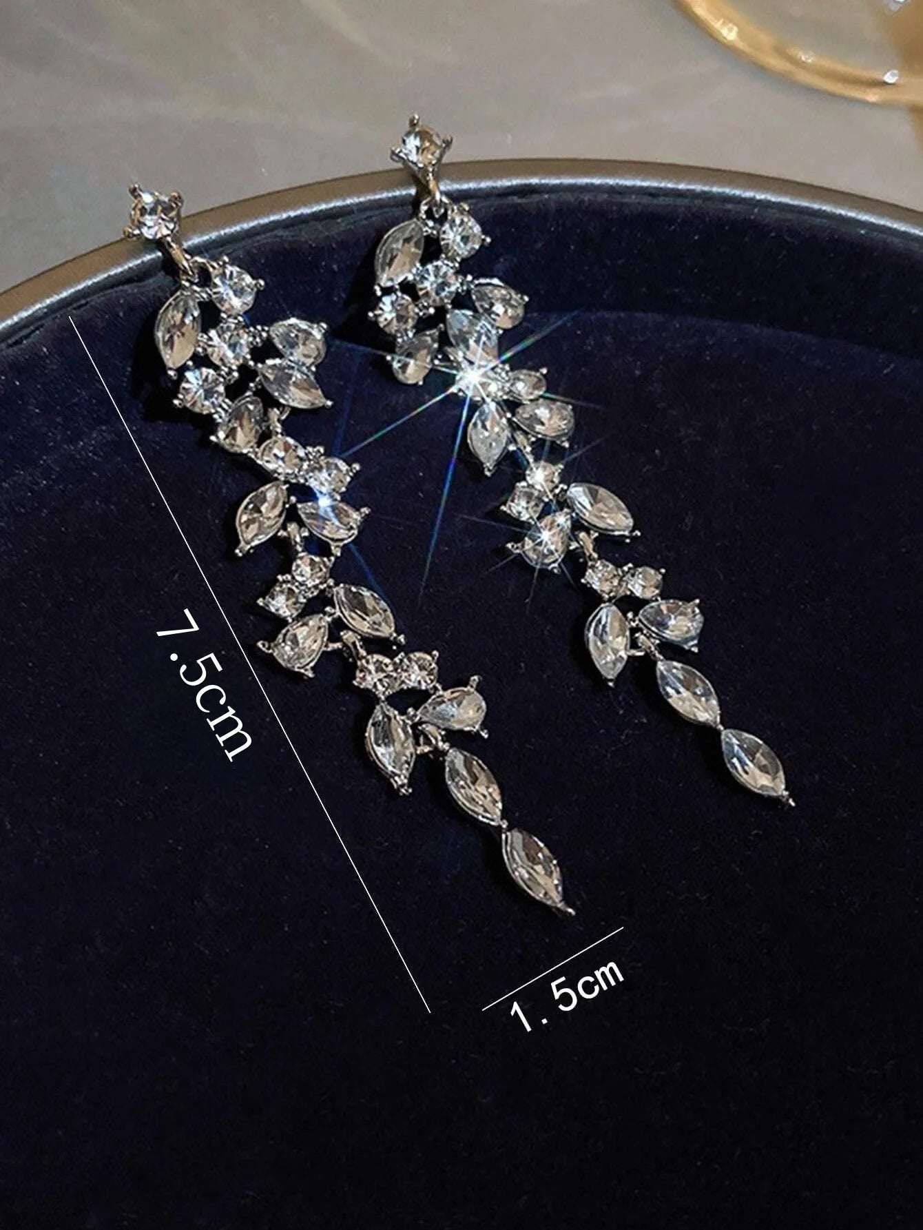 2pcs fashionable and high-end long tassel full diamond leaf earrings
