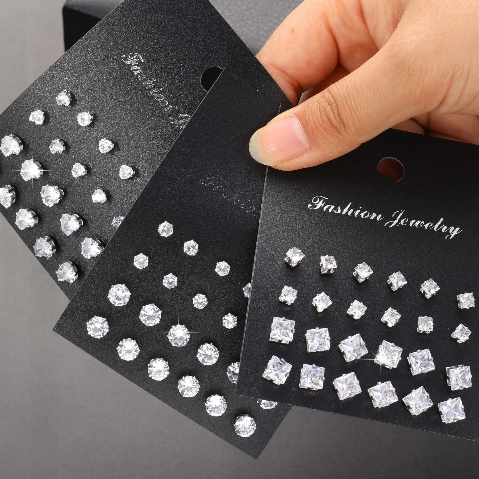 Geometric Six-Claw Heart-Shaped Crystal Zircon Basic Set Ear Studs